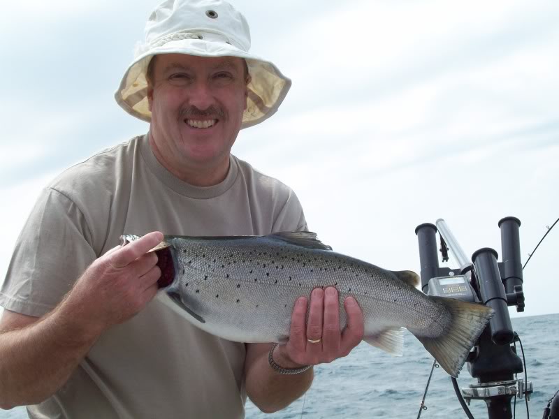 2010LakeOntarioFishing012.jpg