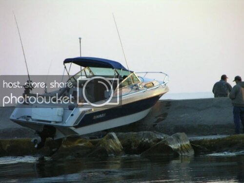 Boat_on_pier.jpg