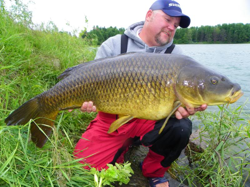 Carpfishingjune62010TimRonDave120.jpg