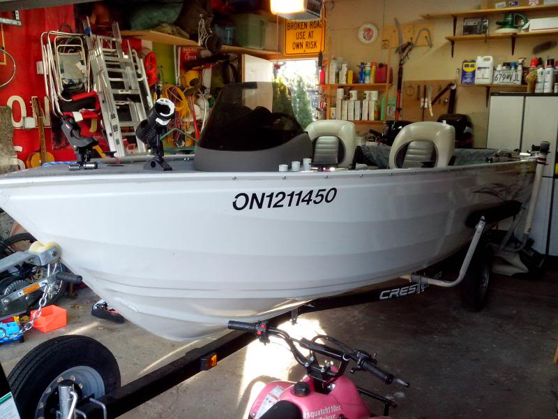FOR SALE ***** Crestliner 167 Fishing Boat with trailer DEEP V
