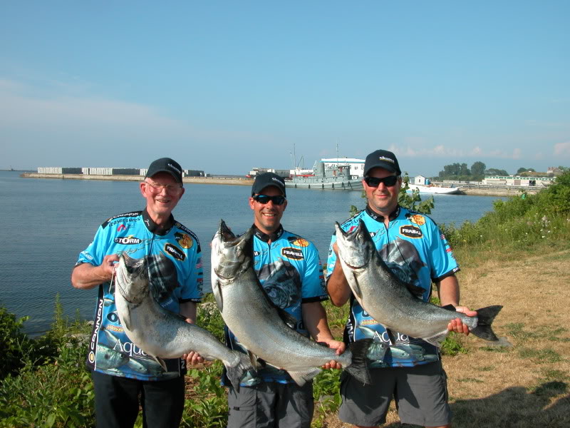 TeamShotwithLargeFish.jpg