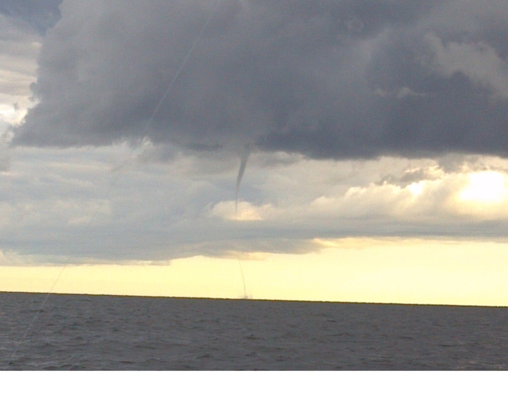 waterspoutlakeontario9-29.jpg