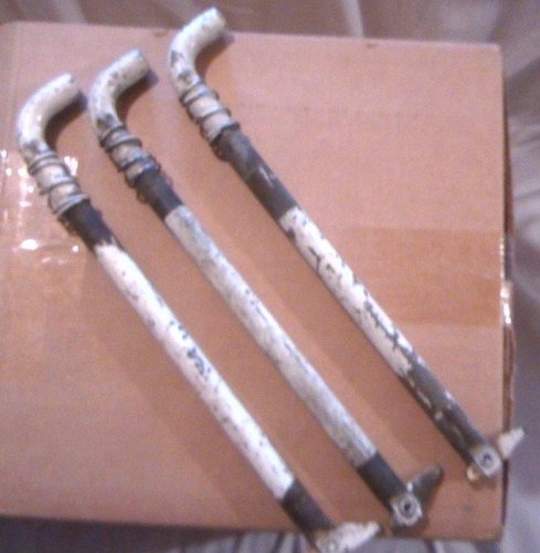 JohnsonEvinrude Outboard Motor Pins pic 003.jpg