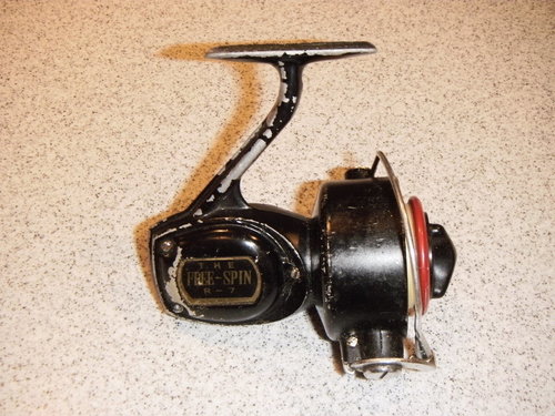 OLD SPINNING REEL MISSING HANDLE $5 a.JPG