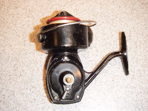 OLD SPINNING REEL MISSING HANDLE $5 b.JPG