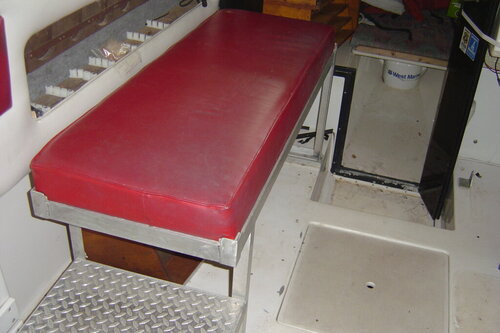 bench seat I fabricated to keep buddys out of rain etc 004.JPG
