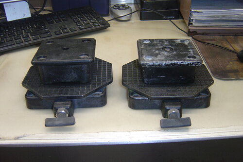 1 Pair Cannon swivel bases and Mounts and 1 turntable 001.JPG