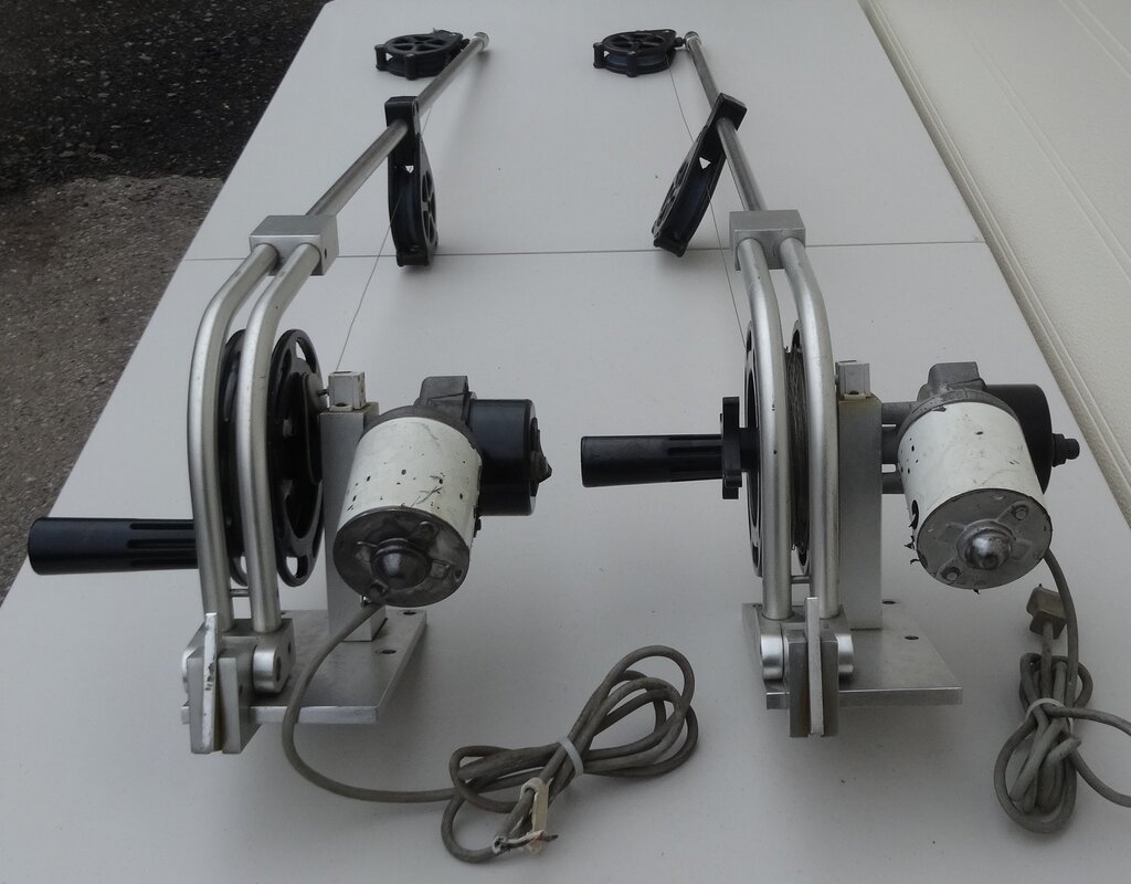 Pair of Big Jon Electric Downriggers 4' boom Works great 1