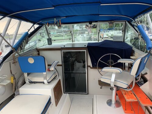 04_Interior_Front.jpg