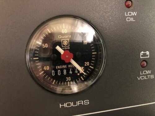 HourMeterStarboard.JPG