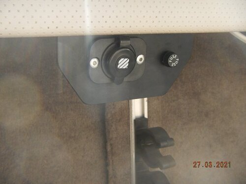 remote power plug.JPG