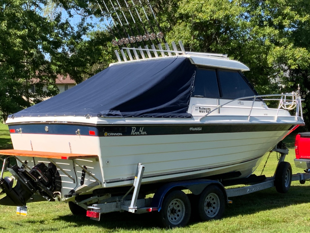 PENN YAN 225 OUTRAGE IN EXCELLENT CONDITION WITH A NEW MERCRUISER LX4.3