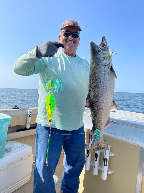 Olcott salmon have moved in closer Fishing Pictures Lake Ontario