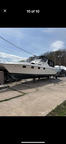 Boat side-view on land.PNG
